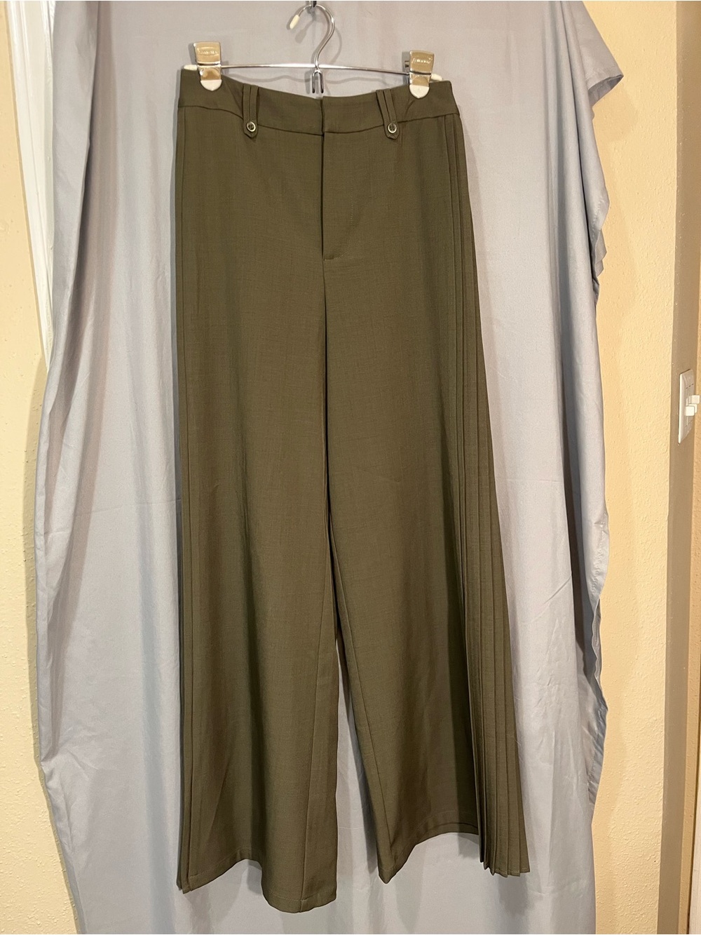 Crimmense Olive Utility-Style Pants